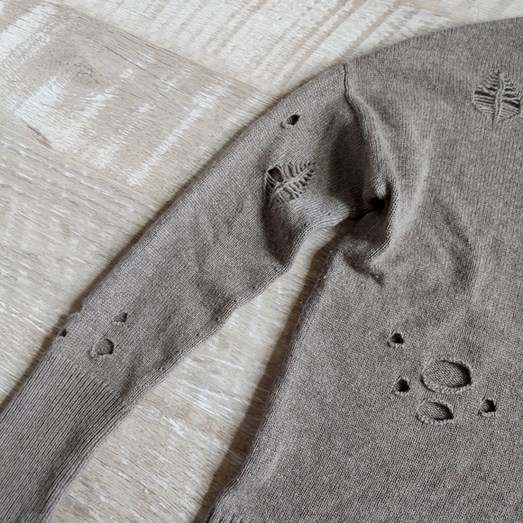 autumn cashmere Distressed Crew Neck Sweater - Picture 11 of 15